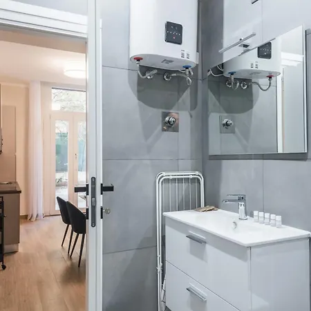 C1 Top Class Apartment, Con Due Da Letto Delux E Giardino Apartment *